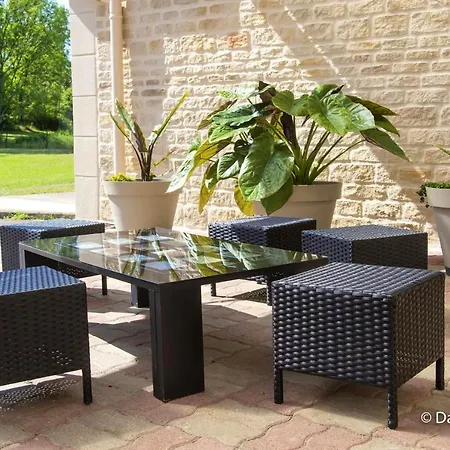 Maison Familiale A Avec Jardin Et Equipements De Loisirs