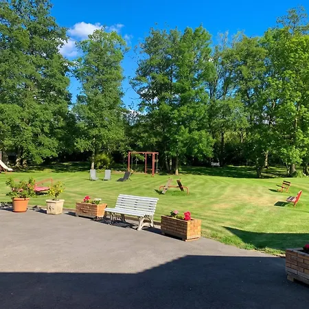 Maison Familiale A Avec Jardin Et Equipements De Loisirs